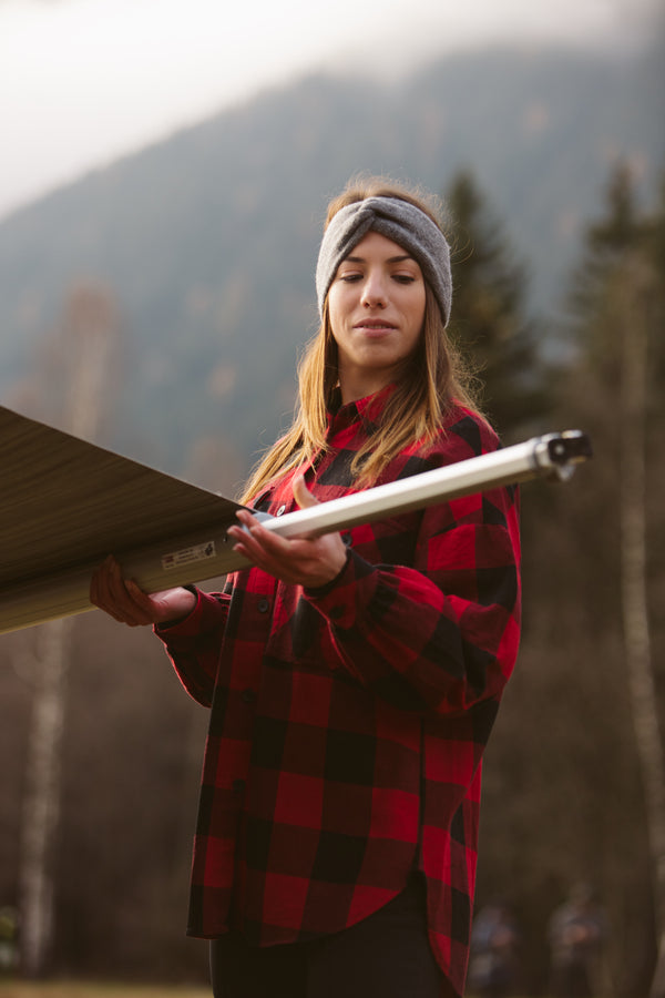 Drop and position the support legs