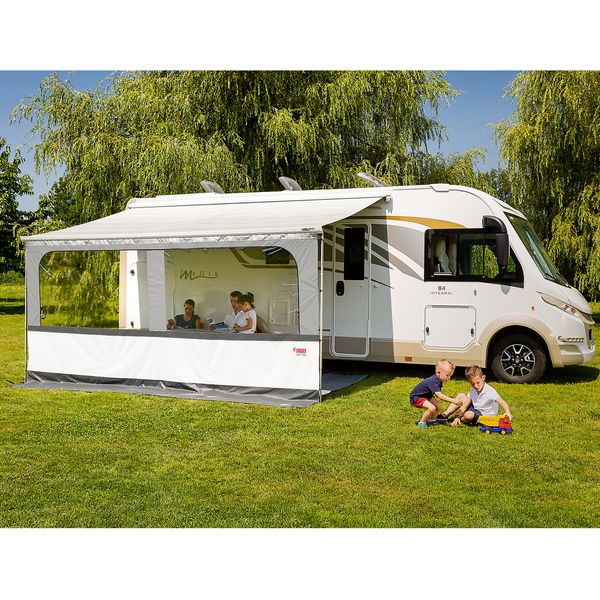 Blocker Pro 500 - Fiamma panels and enclosures for caravans and motorhomes, designed to create shaded, sheltered outdoor living spaces - My Fiamma