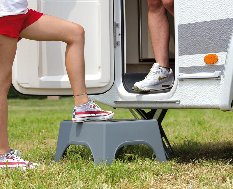 Fiamma Magnum Step – Heavy-Duty Caravan/Motorhome Step – Platinum Grey – 200 kg Rated - Fiamma caravan and motorhome steps providing safe, sturdy access to vehicle entrances - My Fiamma
