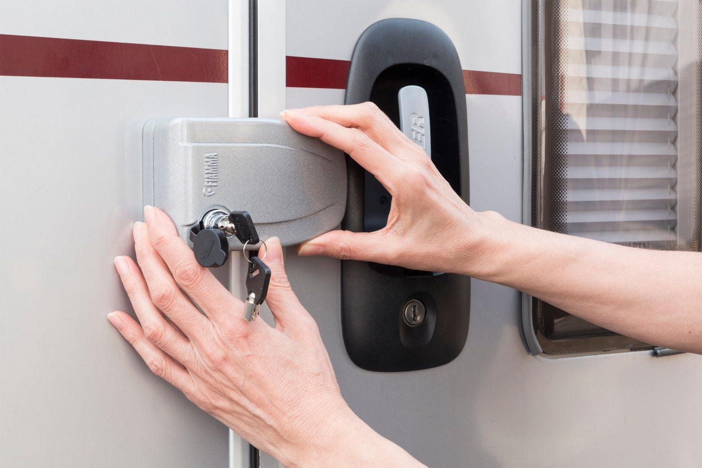 Fiamma Safe Door Security Device – External Door/Locker Lock – Alum ...