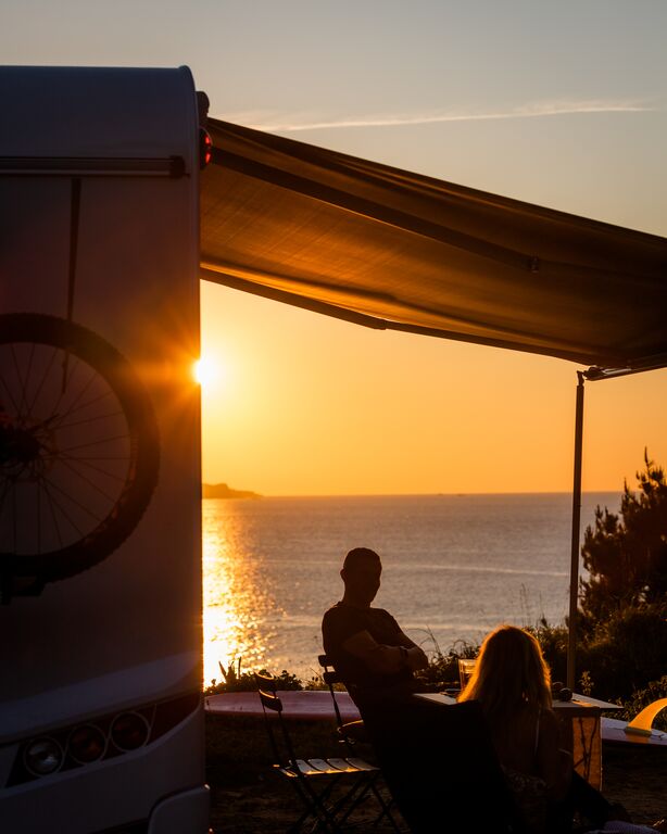 F45s 450 Wall Installation Awning - Fiamma wall-mounted awnings for caravans and motorhomes providing shade and sheltered outdoor space - My Fiamma